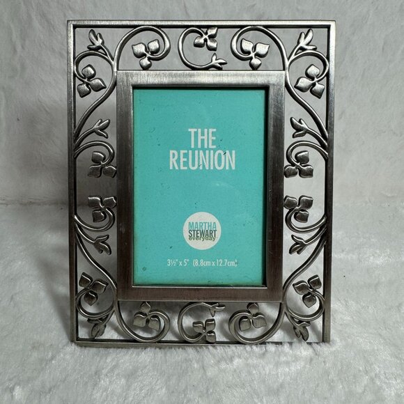 Martha Stewart Other - Martha Stewart 3.5" X 5" Silver Metal Photo Frame With Floral Vine Design